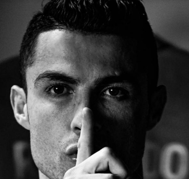 可惜!梅西任意球击中门框 看台上妻儿抱头神同步