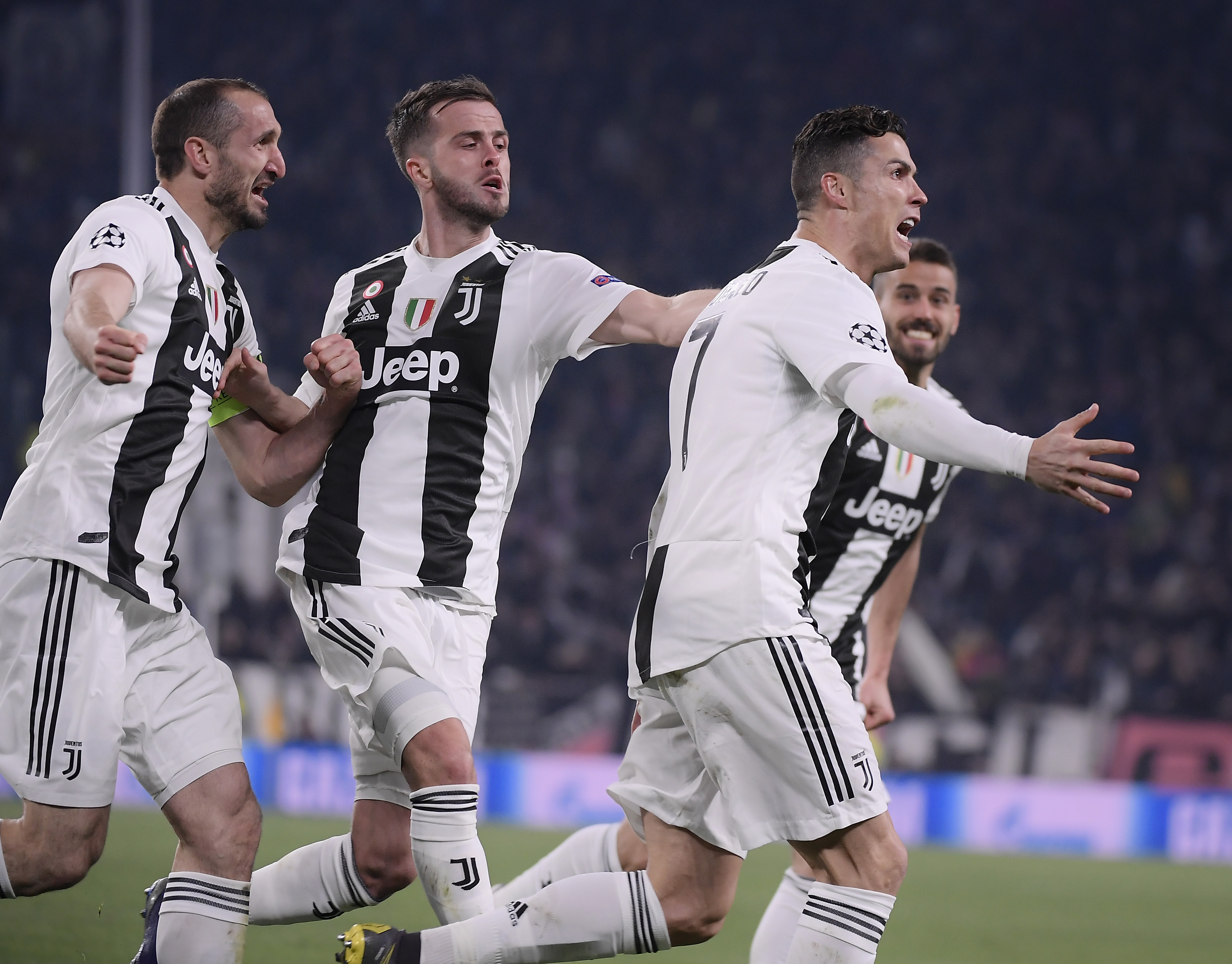 勇士惜败！库里27+6无奈6犯，小卡24+12科尔暴怒，巴特勒24分11罚